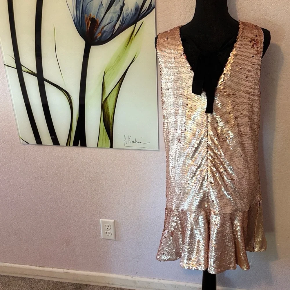 New dress size medium - Picture 4 of 8